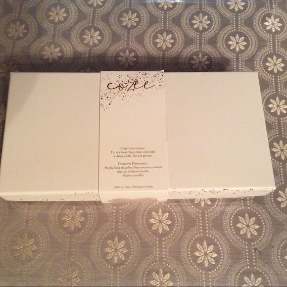 FAUX FUR EYE MASK - Picture 3 of 5